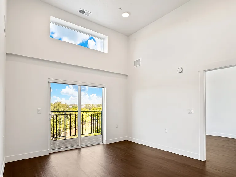 The Parkway Apartments — Photo 31