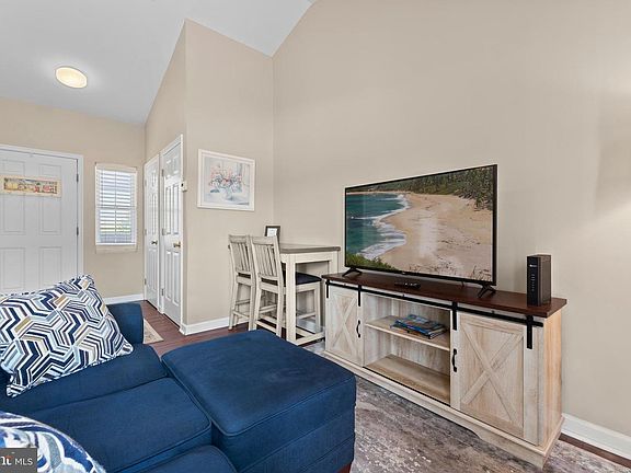 4th image of 39634 Jefferson Bridge Rd #201