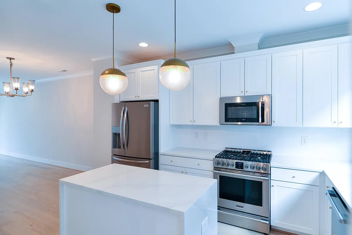 Building Photo - 5 Seawell Ave #105