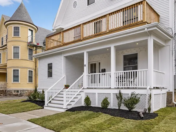 32 Columbia St #1, Brookline, MA 02446