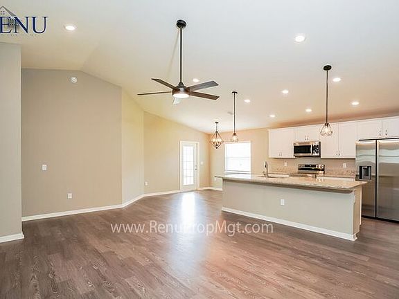 4th image of 913 1st St