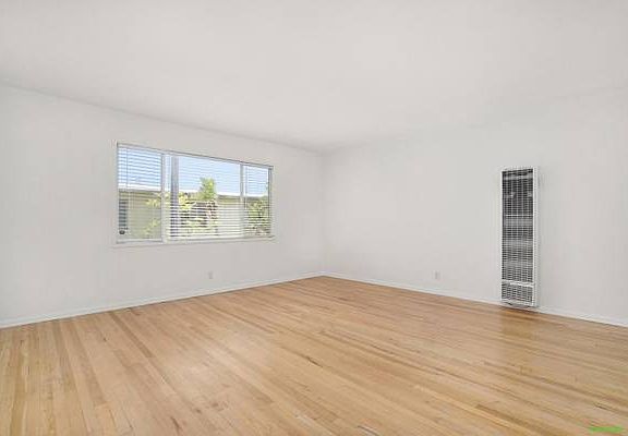 3rd image of 427 San Vicente Blvd #421