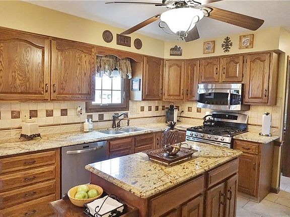 2nd image of 3483 Lexington Ln