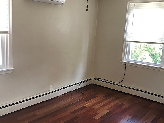 5th image of 641 W Park Ln Floor 2