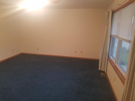 3rd image of 2544 Oakmont Ct