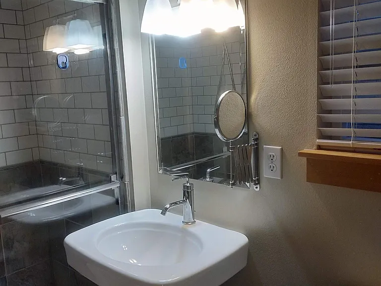 4517A 8th Ave NE #A — Photo 16