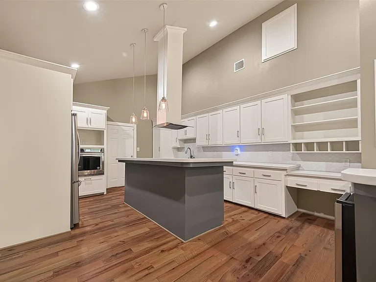 224 N Stiles St — Photo 8