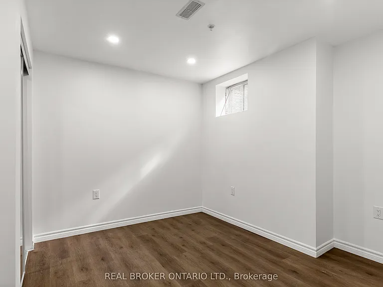 392 Clarkson Gate #BASEMENT — Photo 11