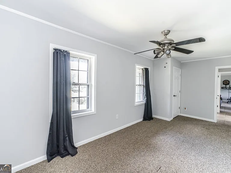 302 E Valley Rd NE — Photo 11