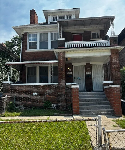 1977 Clairmount Ave — Photo 1