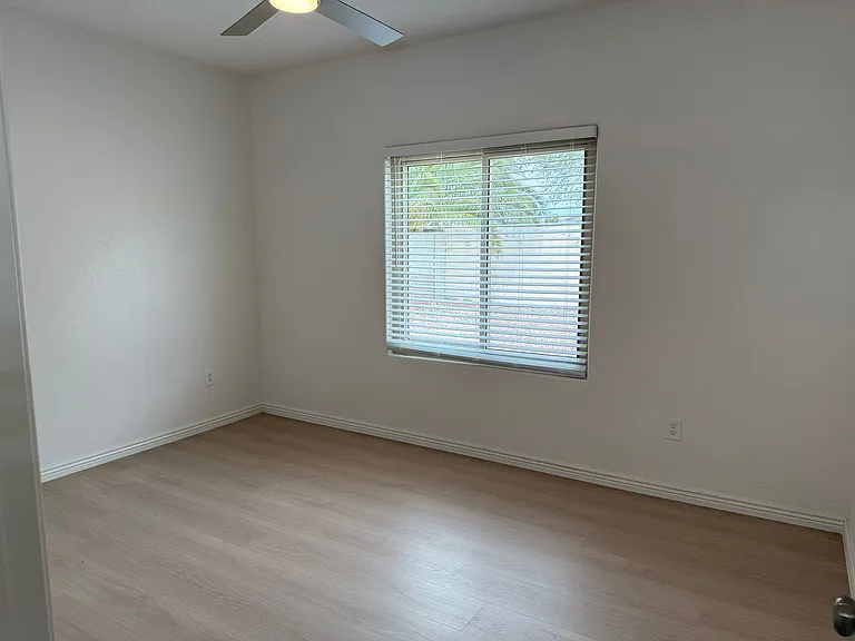 1682 E Fontana Dr — Photo 23
