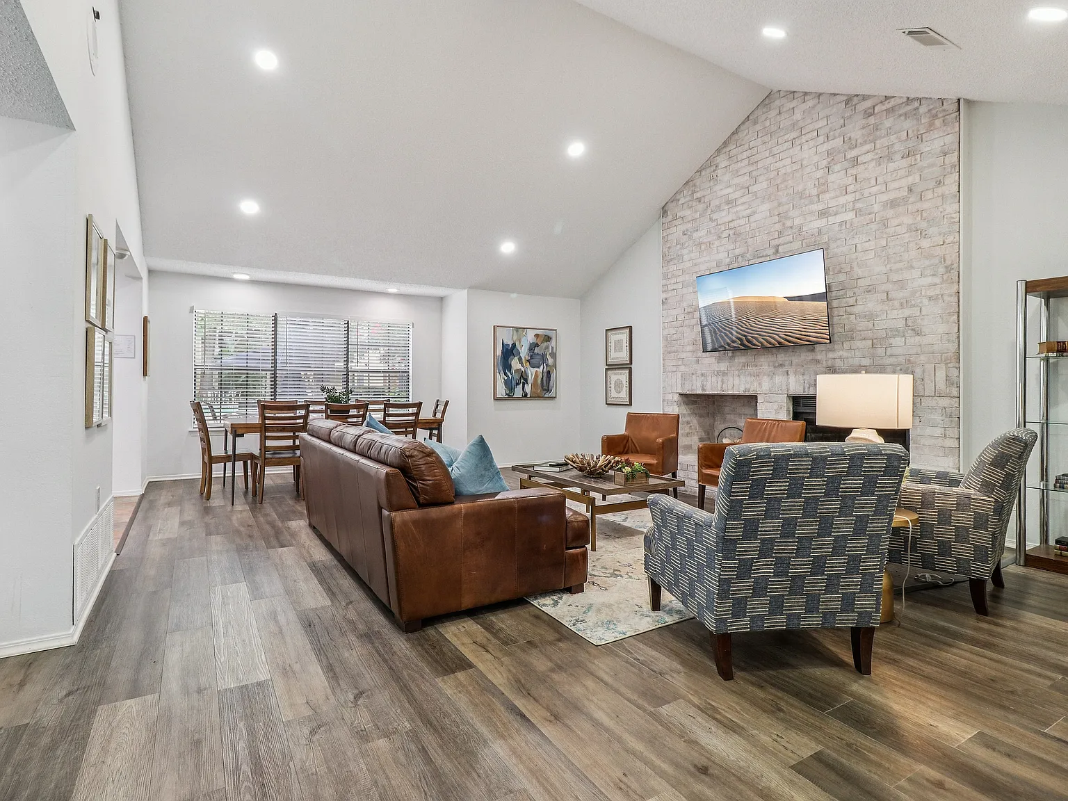 Centre Oaks Apartments — Photo 2