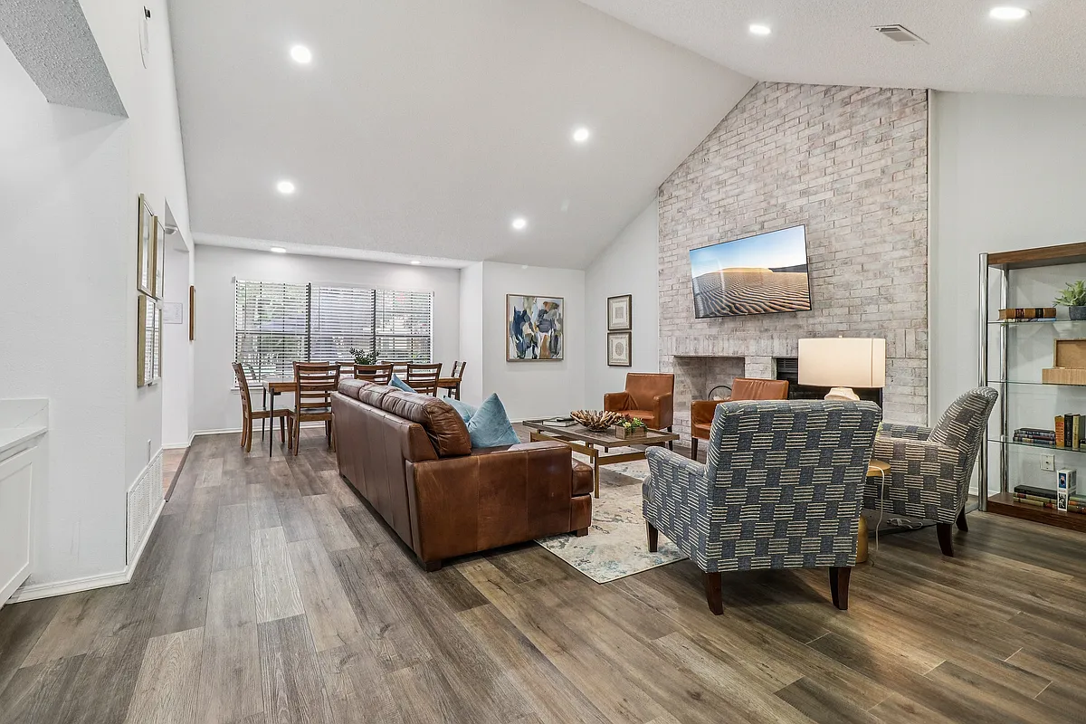 CLUBHOUSE - Centre Oaks Apartments