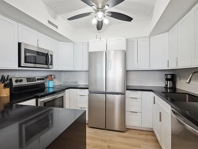 3505 S Ocean Dr #710 — Photo 2