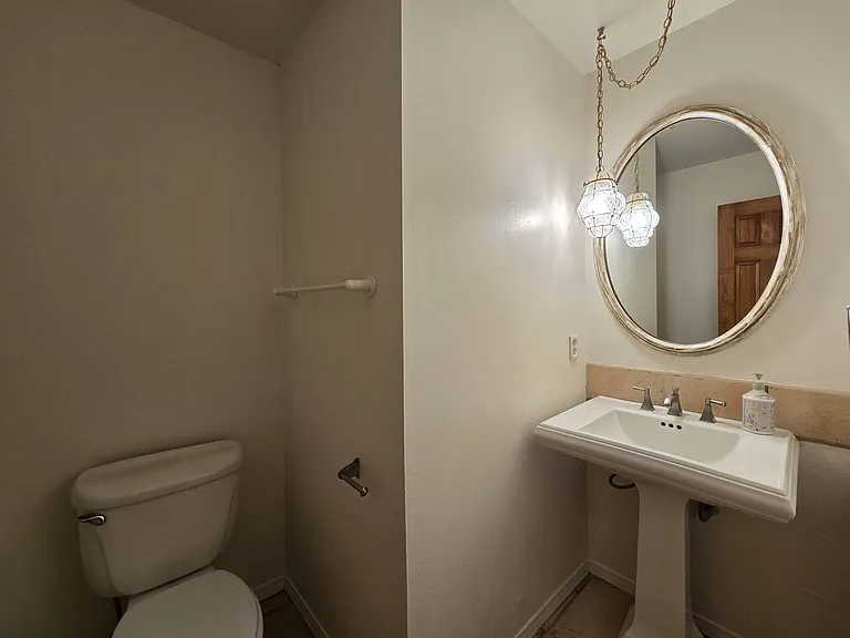 105 Michelle Dr — Photo 21