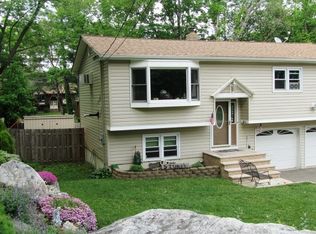 69 River Rd, Stanhope, NJ 07874