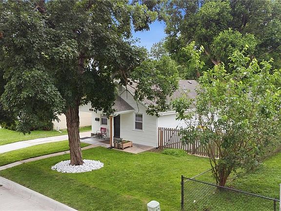 3rd image of 4738 Canterbury Rd