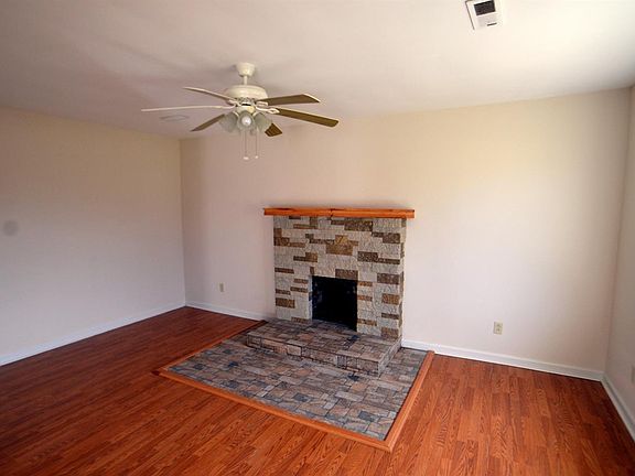 4th image of 117 Bradley Dr