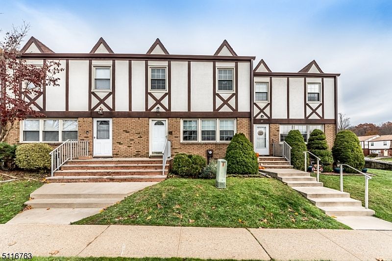1st image of 38 Stratford Dr