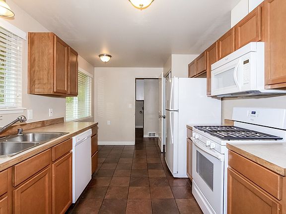 5th image of 3538 Oas Dr W