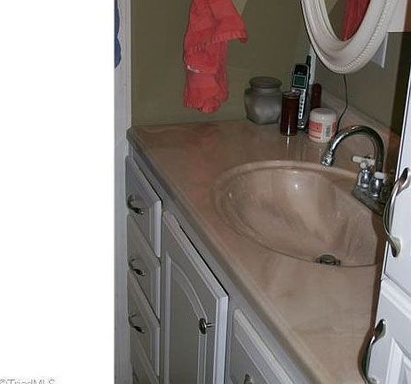 3rd image of 1219 Lakeshore Ln