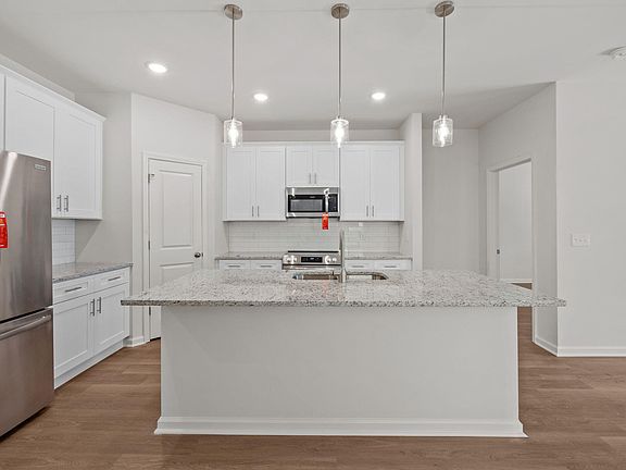5th image of 2520 Rolling Pines Ave