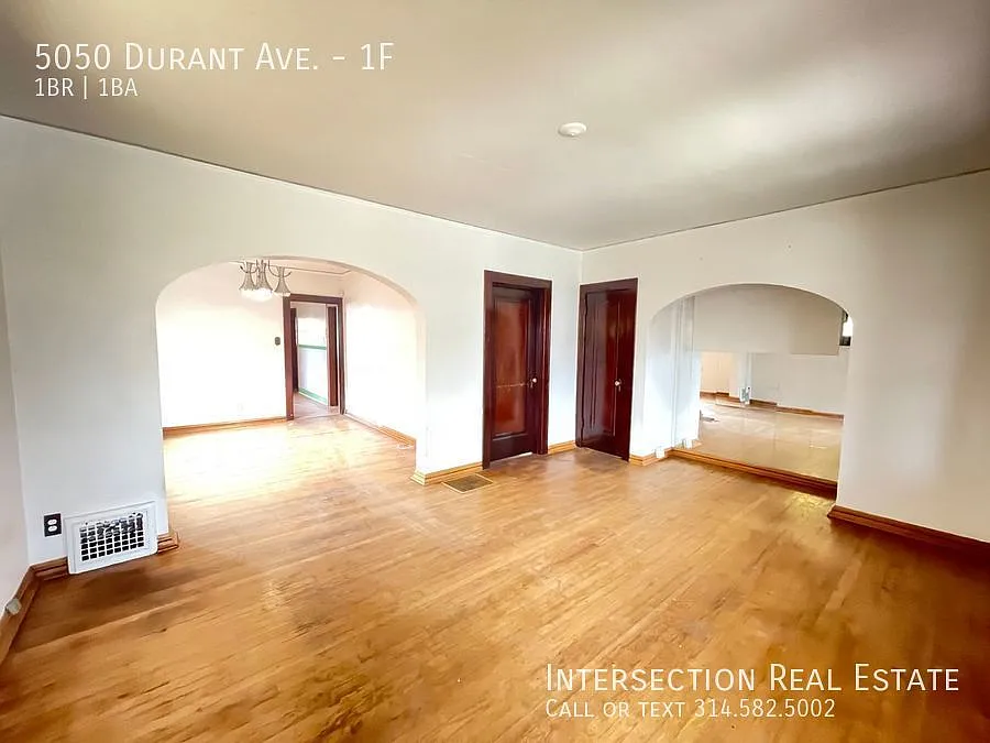HUGE 1st Floor 1Bedroom w/ Large Front Porch — Photo 3