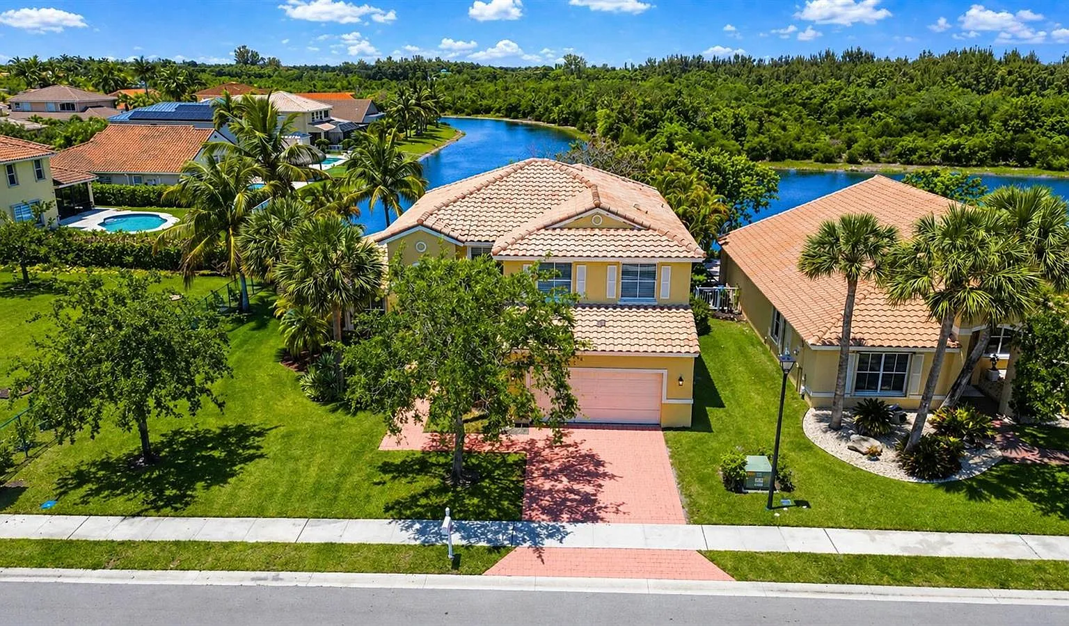 5 bed, 3.5 bath, 2742 sqft, $5,350 — Photo 1