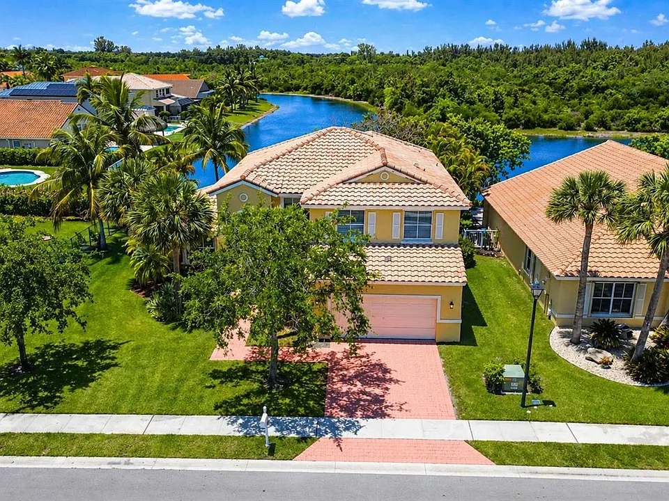 740 SW 191st Ave