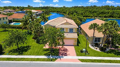 740 SW 191st Ave Photo 1