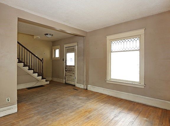 3rd image of 426 4th Ave S