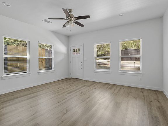 5th image of 820 Dubois St
