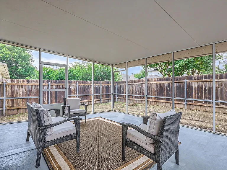 1016 Thackeray Ln — Photo 26