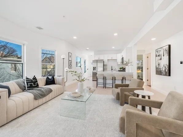 121 Florence St #2, Everett, MA 02149