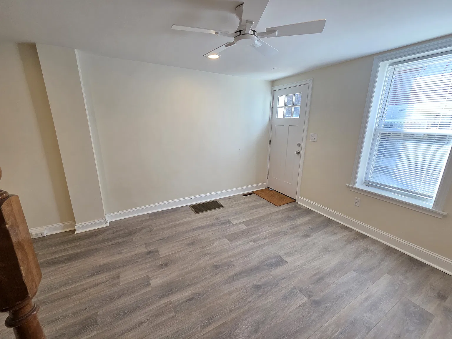 3 bed, 1252 sqft, $1,990 — Photo 4