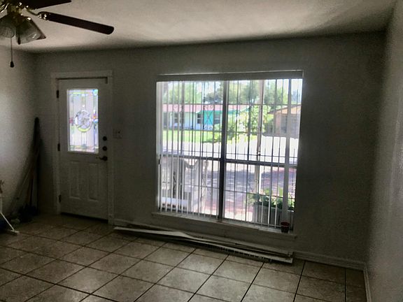 4th image of 2817 Redwood Ave