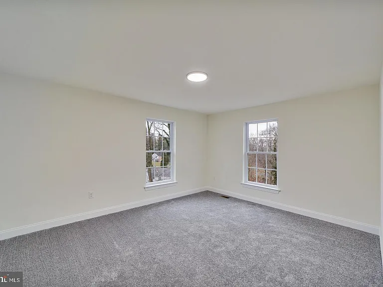 274 Oak Ave — Photo 21