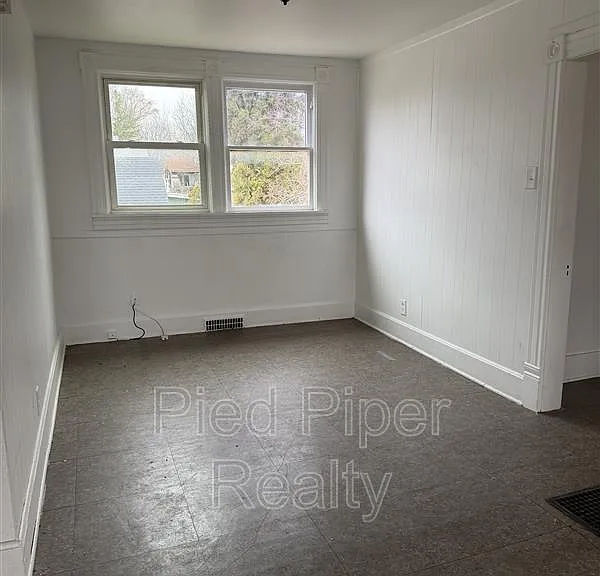 534 1/2 E Wyandotte St — Photo 5