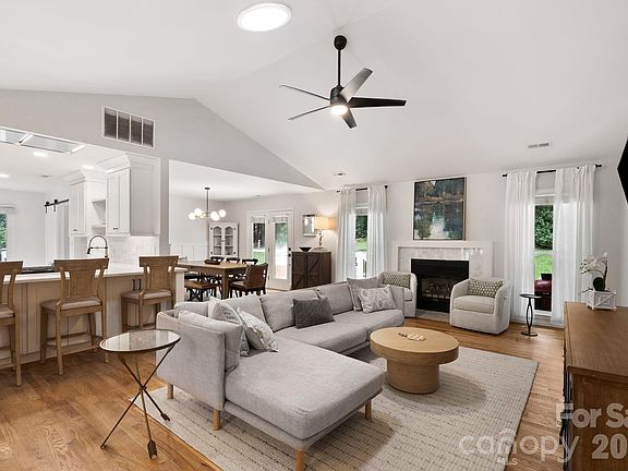 4th image of 239 Windsor Forest Cir