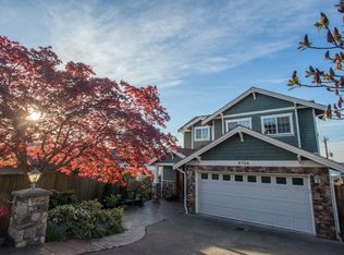 5704 SW Winthrop St, Seattle, WA 98116