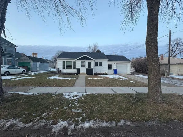 758 Pine St, Dawson, MN 56232