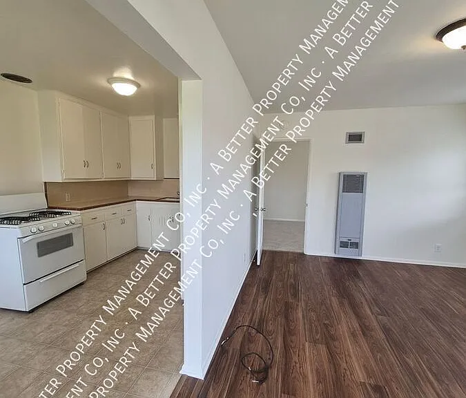 4547 E 14th St — Photo 1
