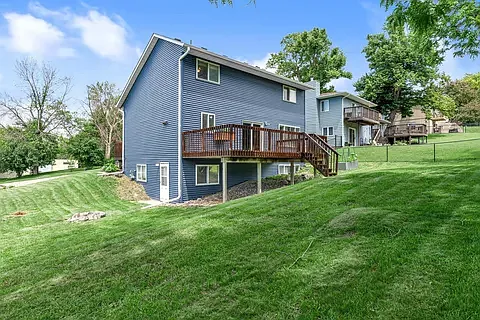 1065 Barney St — Photo 4