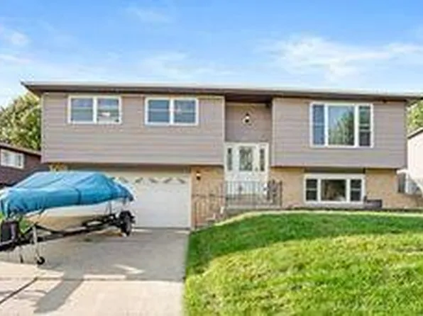 711 Cottonwood Dr, Dyer, IN 46311