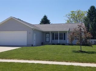 1424 Brookside Dr, Cedar Falls, IA 50613