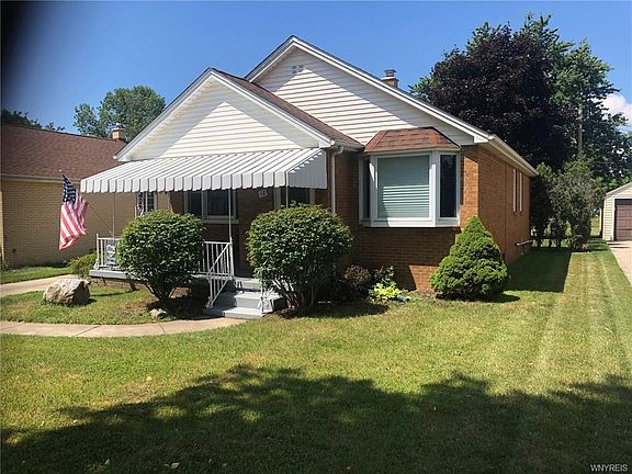 2nd image of 18 Lorraine Ln