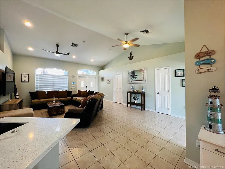 1309 Carlton Ct — Photo 37