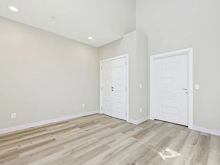 Taj Estates of Franklin II — Photo 194