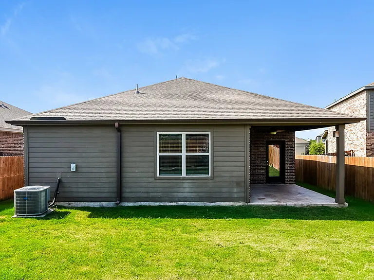 204 Aaron St — Photo 16
