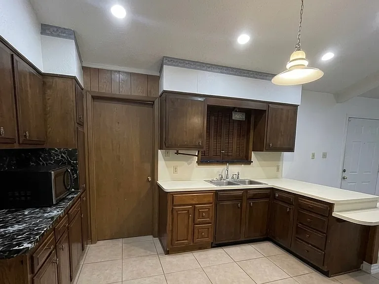 2210 Berry Ave — Photo 5